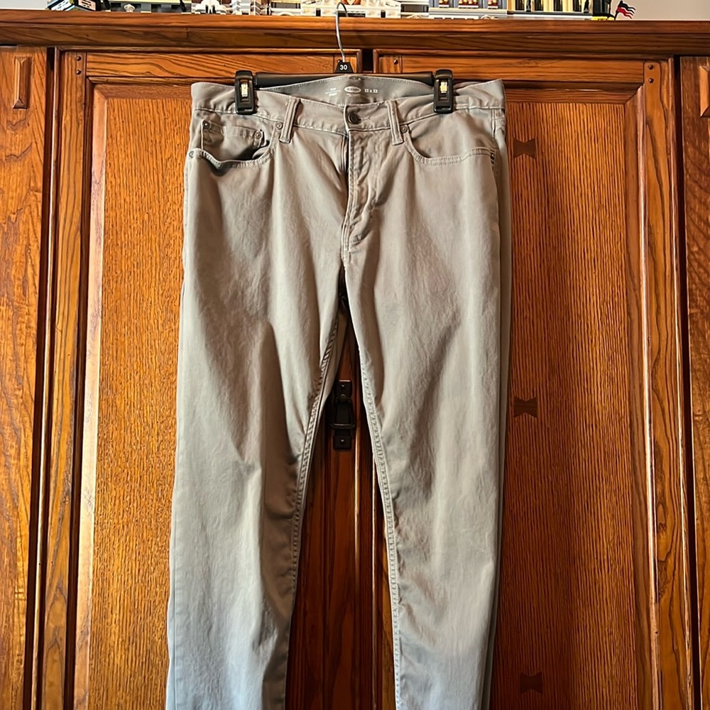 Old Navy slim fit men’s khaki pants